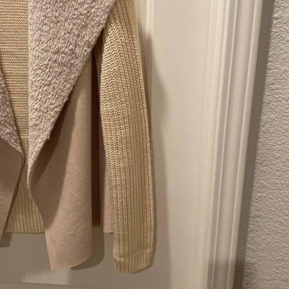Adorable Stitch Fix sweater with sherpa collar - Picture 3 of 4